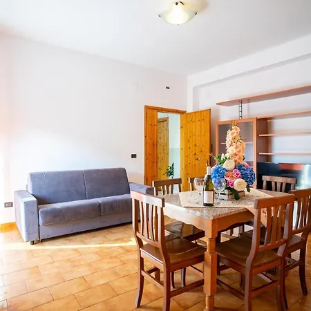 Lussuoso Fronte Mare A Marina! Apartament