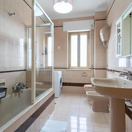 Apartament Lussuoso Fronte Mare A Marina! *